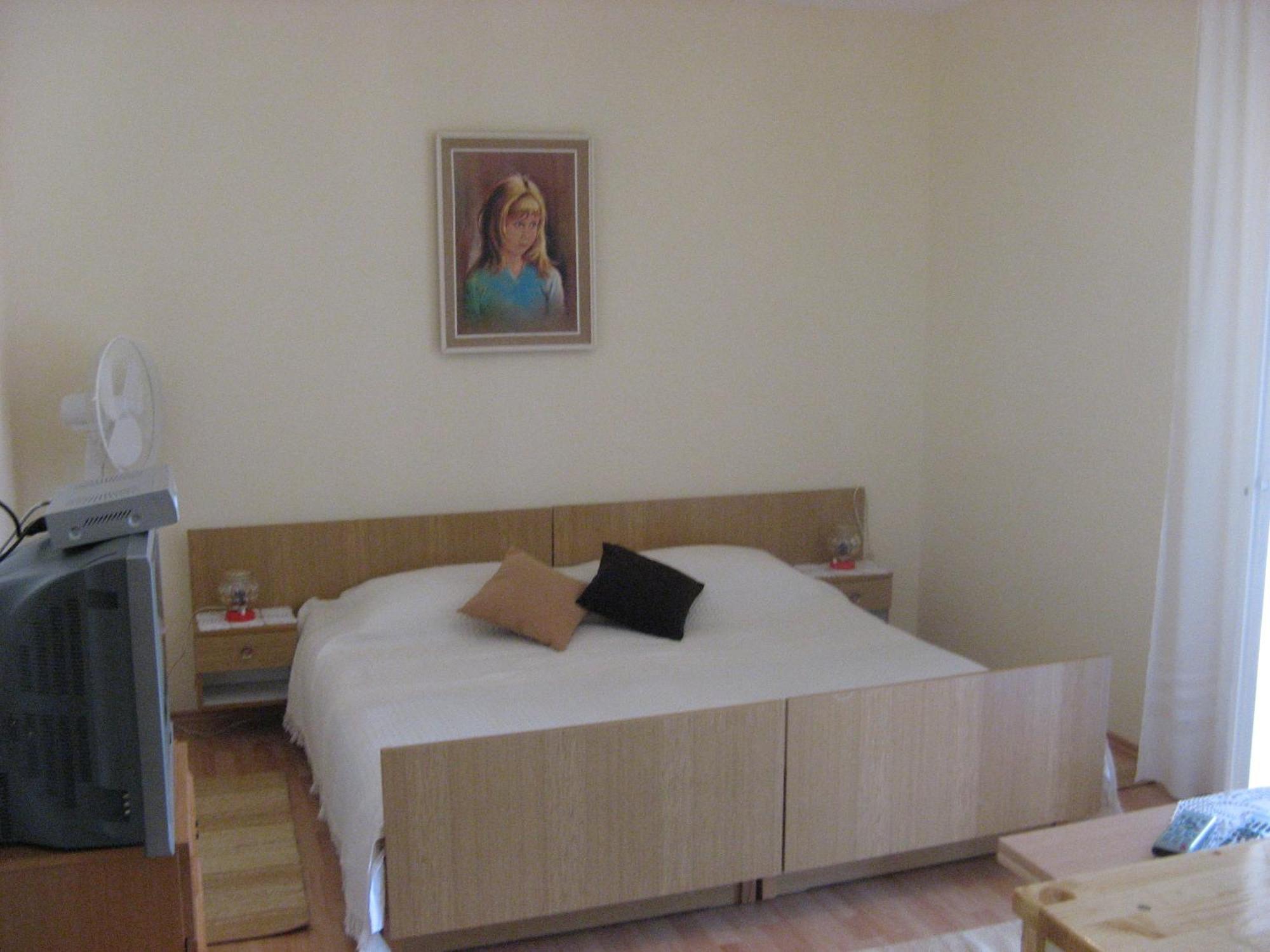 Guest House Jelsa Pokoj fotografie